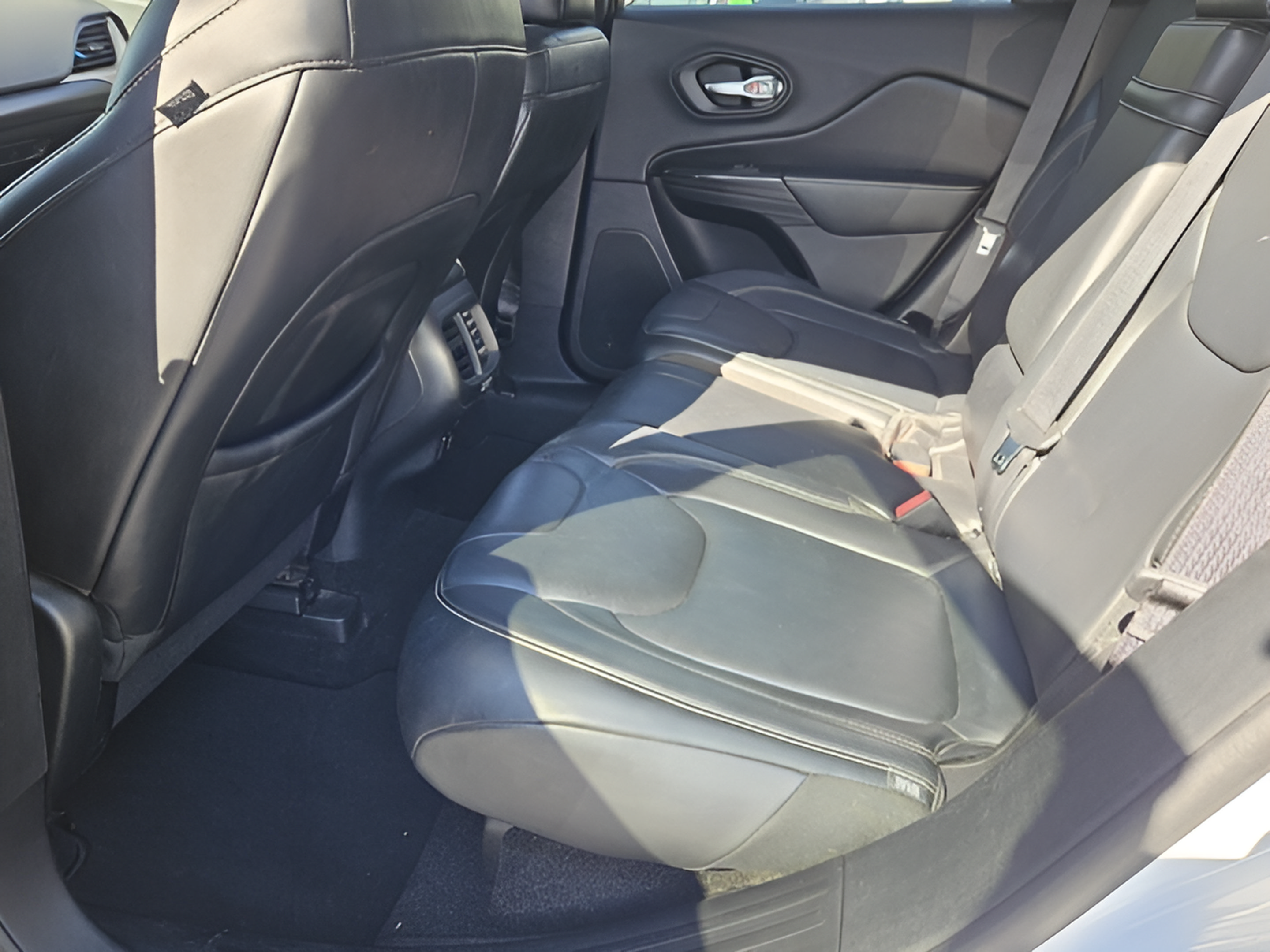 Used 2014 Jeep Cherokee Limited w/ Trailer Tow Group FWD image 9