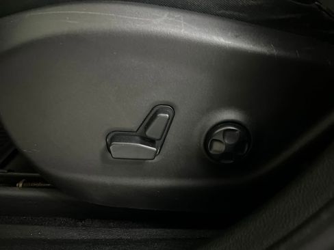 Used 2019 Jeep Cherokee Latitude Plus image 56