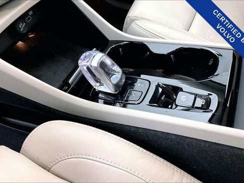 Used 2023 Volvo XC40 B5 Plus w/ Protection Package Premier image 18