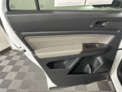 Used 2022 Volkswagen Atlas Cross Sport SEL R-Line image 35