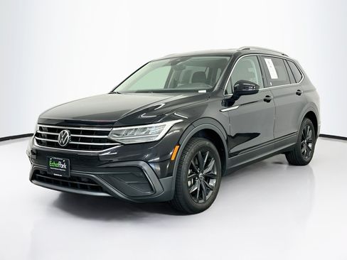 Used 2024 Volkswagen Tiguan SE AWD/4WD image 3