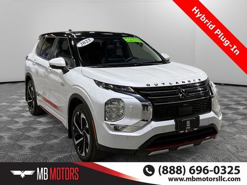 Used 2023 Mitsubishi Outlander SE AWD/4WD image 1