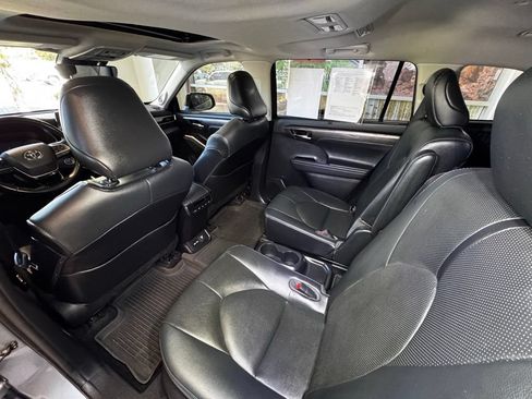 Used 2021 Toyota Highlander Limited AWD/4WD image 46