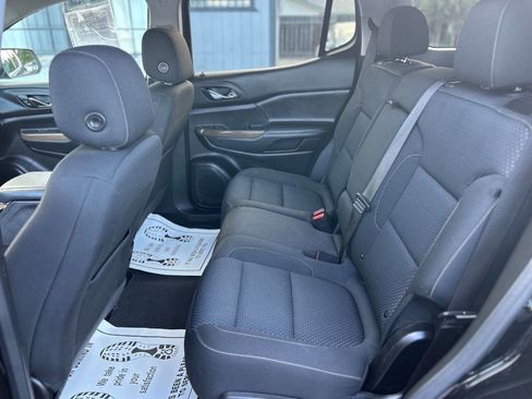 Used 2022 GMC Acadia SLE w/ Driver Convenience Package FWD image 17