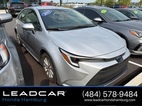Used 2023 Toyota Corolla LE w/ LE Convenience Package FWD image 1