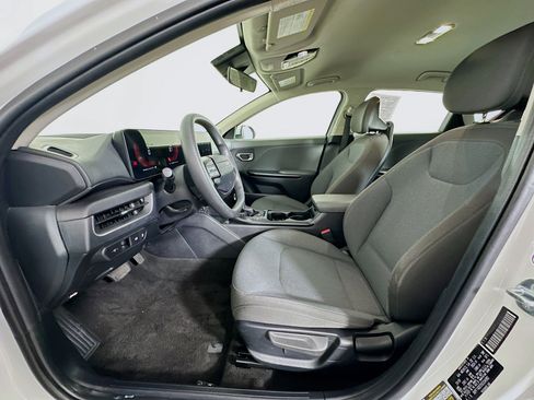 Used 2025 Kia K4 LXS image 13