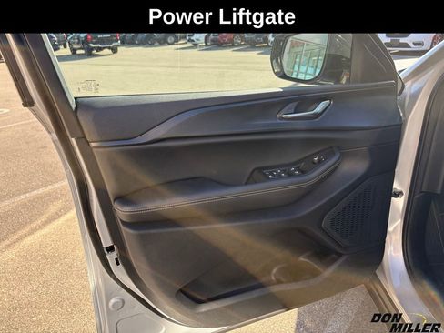 New 2025 Jeep Grand Cherokee Altitude image 10