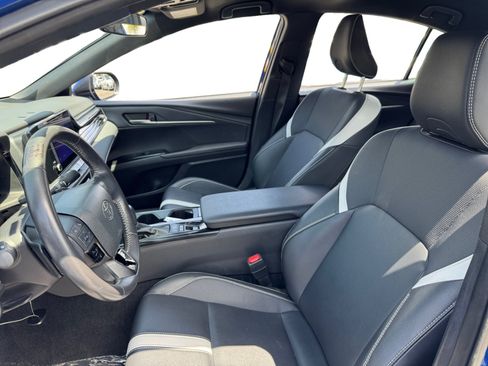 Used 2025 Toyota Camry SE FWD image 9