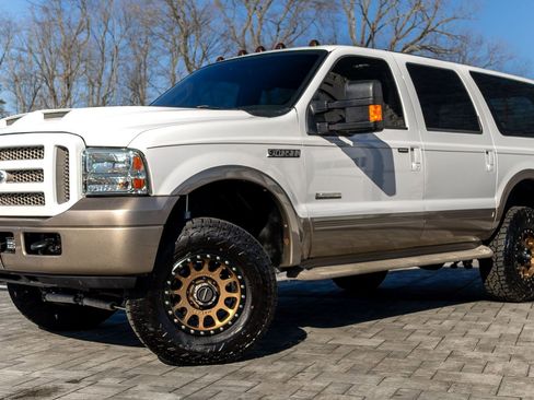 Used 2005 Ford Excursion Eddie Bauer image 3