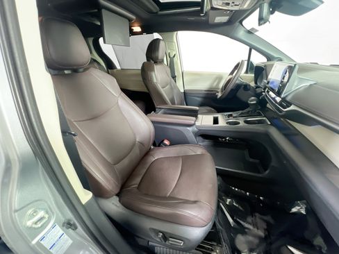Used 2021 Toyota Sienna Platinum AWD/4WD image 31