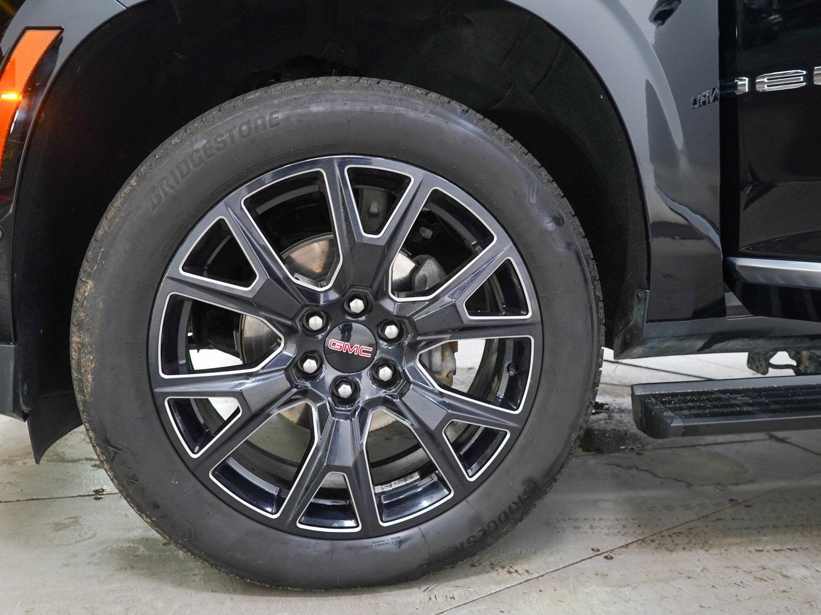 Used 2025 GMC Yukon Denali w/ Sun & Power Step Package AWD/4WD image 33