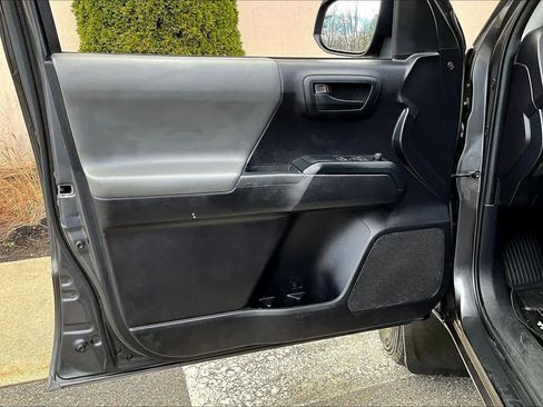 Used 2020 Toyota Tacoma SR w/ SX Package image 22