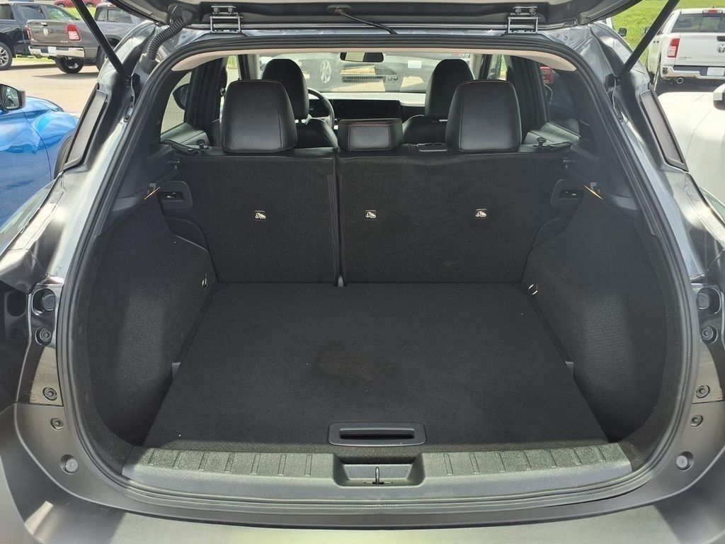 Used 2025 Nissan Kicks SR FWD image 21