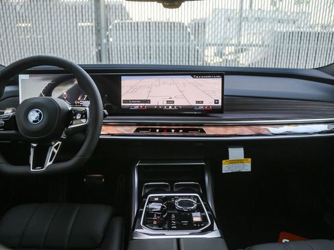 New 2026 BMW 750e xDrive w/ Premium Package AWD/4WD image 9