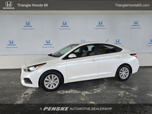 Used 2020 Hyundai Accent SE image 1