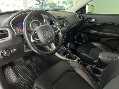 Used 2020 Jeep Compass Latitude w/ Cold Weather Group AWD/4WD image 9