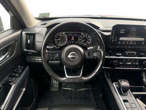 Used 2025 Nissan Pathfinder SL AWD/4WD image 14
