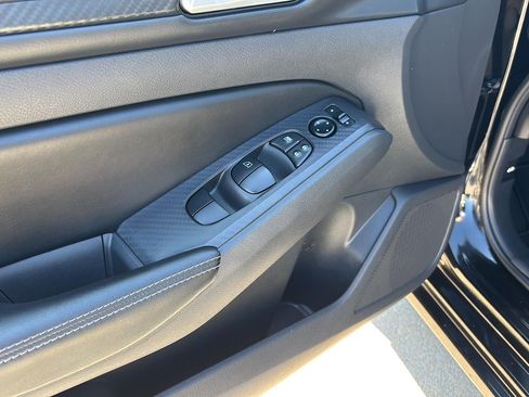 Used 2025 Nissan Altima 2.5 SV FWD image 16