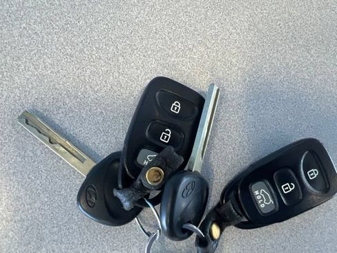 Used 2013 Hyundai Elantra GT FWD image 34