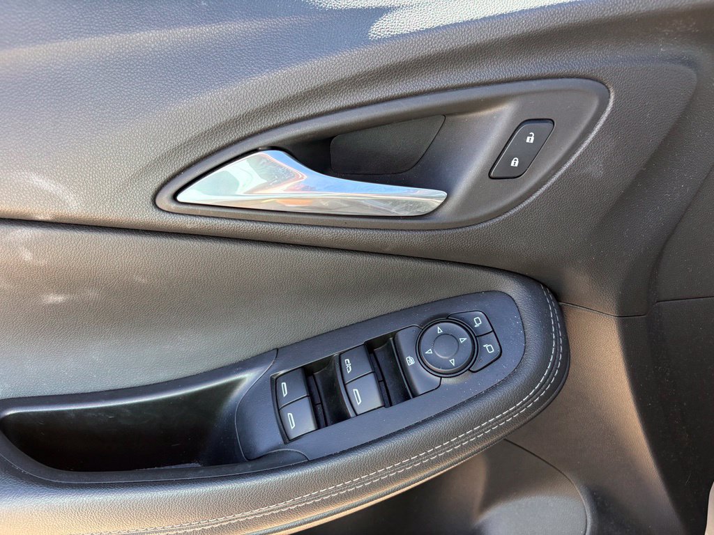 Used 2022 Buick Encore GX Select w/ Experience Buick Package FWD image 11