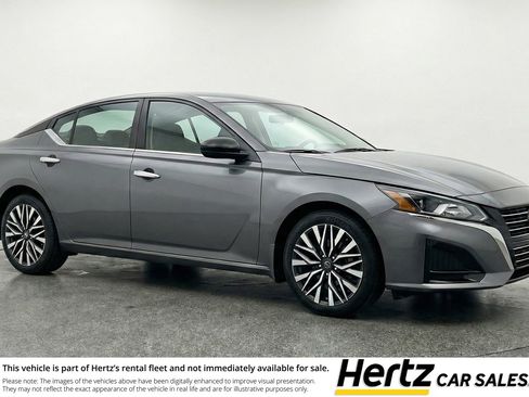 Used 2025 Nissan Altima 2.5 SV FWD image 1