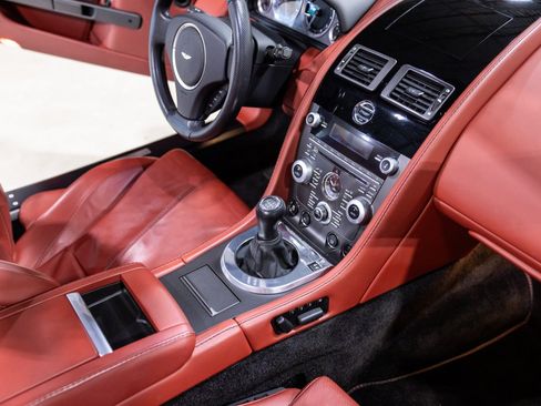 Used 2014 Aston Martin V8 Vantage Roadster RWD image 34