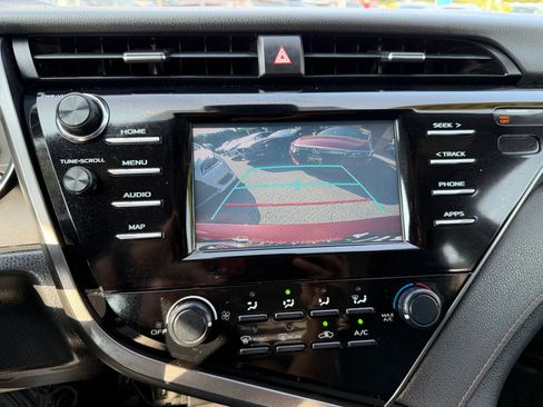 Used 2019 Toyota Camry LE FWD image 19