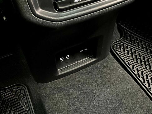 Used 2025 Volkswagen Atlas Peak Edition SE image 37