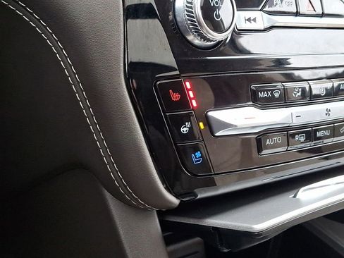 Used 2022 Ford Explorer Platinum w/ Technology Package image 27