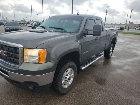 Used 2011 GMC Sierra 2500 SLE image 3