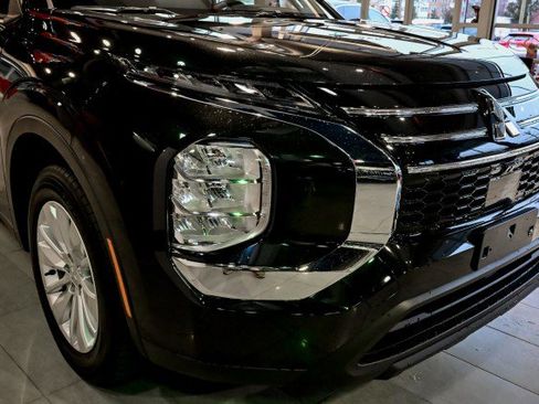 Used 2025 Mitsubishi Outlander ES image 10