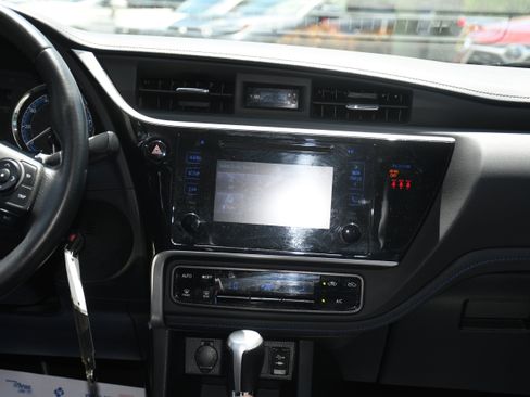 Used 2019 Toyota Corolla SE FWD image 16