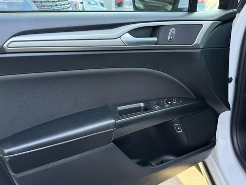 Used 2018 Ford Fusion SE image 18
