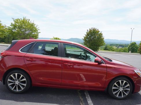 Used 2018 Hyundai Elantra GT FWD image 7