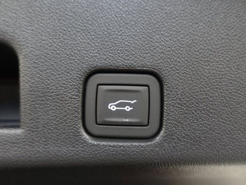 Used 2025 Chevrolet Traverse LT w/ Enhanced Driving Package image 23