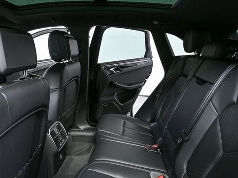 New 2026 Porsche Macan image 21