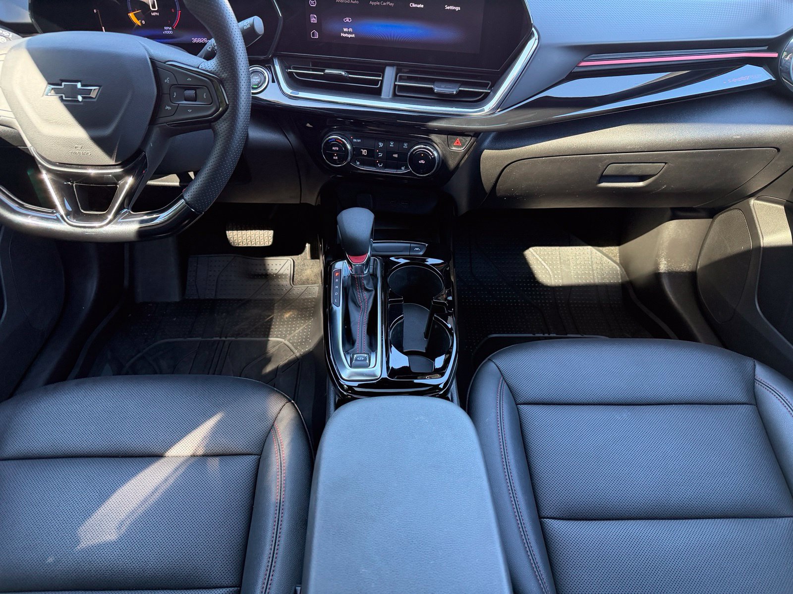 Used 2025 Chevrolet Trax RS w/ Sunroof Package FWD image 19