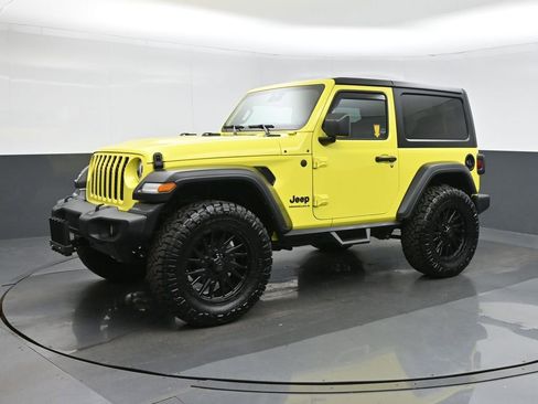 Used 2024 Jeep Wrangler Sport AWD/4WD image 3