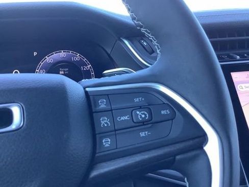 Certified 2024 Jeep Grand Cherokee L Limited AWD/4WD image 30