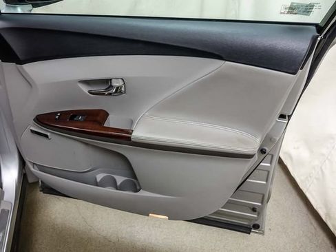 Used 2011 Toyota Venza AWD w/ Premium Pkg #2 image 29
