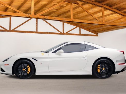 Used 2017 Ferrari California T RWD image 3
