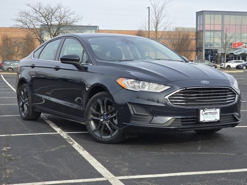 Used 2020 Ford Fusion SE image 2