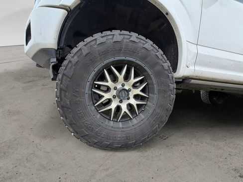 Used 2019 Ford F150 Platinum w/ Equipment Group 701A Luxury image 9