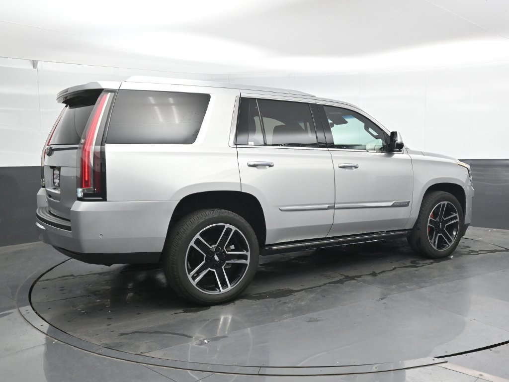 Used 2018 Cadillac Escalade Platinum AWD/4WD image 3