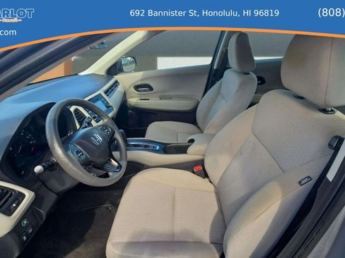 Used 2018 Honda HR-V LX image 12