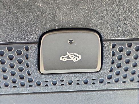 Used 2023 Cadillac XT6 Premium Luxury image 28