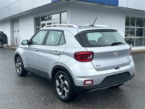 Used 2023 Hyundai Venue SEL image 5