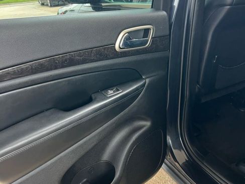 Used 2012 Jeep Grand Cherokee Laredo RWD image 9