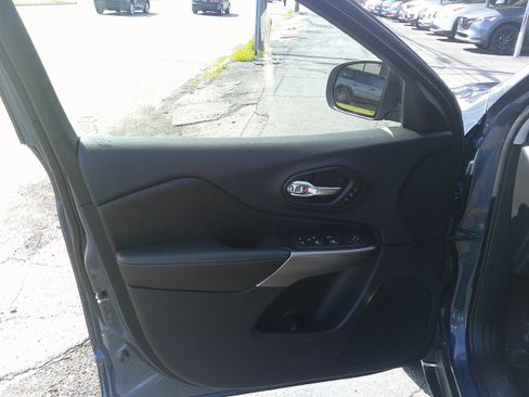 Used 2021 Jeep Cherokee Limited AWD/4WD image 15