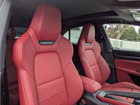 New 2025 Porsche Macan 4 Electric image 25